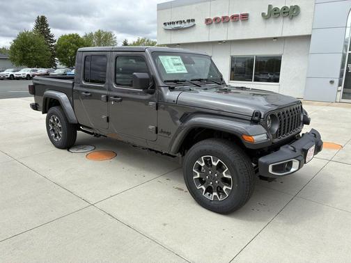 Granite Crystal Metallic Clearcoat 2026 Jeep Gladiator Sahara 4x4