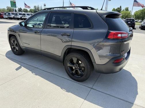 Granite Crystal Metallic Clearcoat 2016 Jeep Cherokee Sport