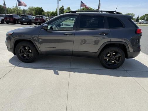 Granite Crystal Metallic Clearcoat 2016 Jeep Cherokee Sport