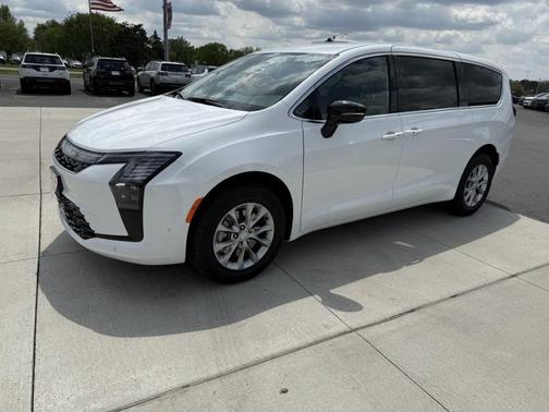 Bright White Clearcoat 2027 Chrysler Pacifica L