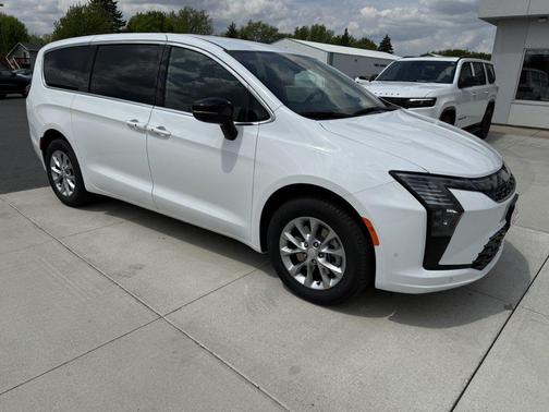 Bright White Clearcoat 2027 Chrysler Pacifica L