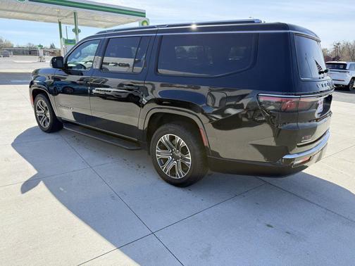 Diamond Black Crystal Pearlcoat 2023 Jeep Wagoneer L Series II 4x4