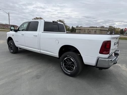 2026 RAM 3500 Laramie Crew Cab 4x4 8' Box