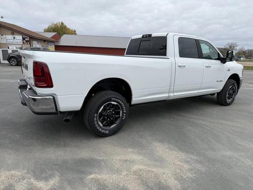 2026 RAM 3500 Laramie Crew Cab 4x4 8' Box