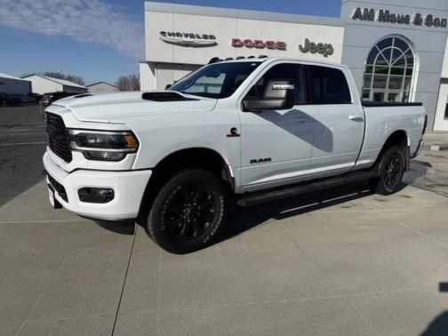 2023 RAM 3500 Laramie Crew Cab 4x4 6'4' Box