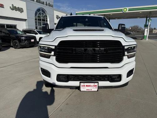 2023 RAM 3500 Laramie Crew Cab 4x4 6'4' Box
