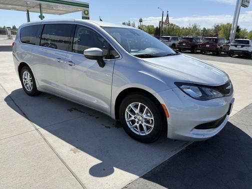 Silver Mist 2023 Chrysler Voyager LX