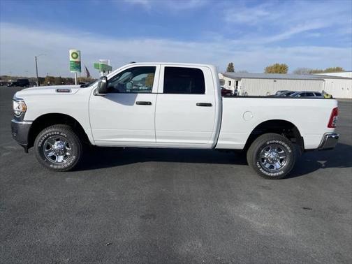2024 RAM 2500 Tradesman Crew Cab 4x4 6'4' Box
