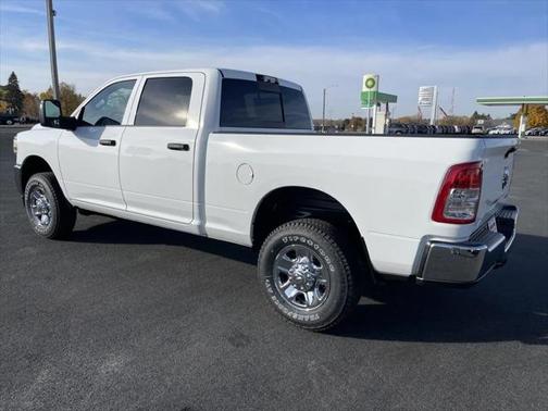2024 RAM 2500 Tradesman Crew Cab 4x4 6'4' Box