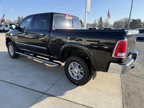 2017 RAM 3500 Laramie Crew Cab 4x4 6'4' Box