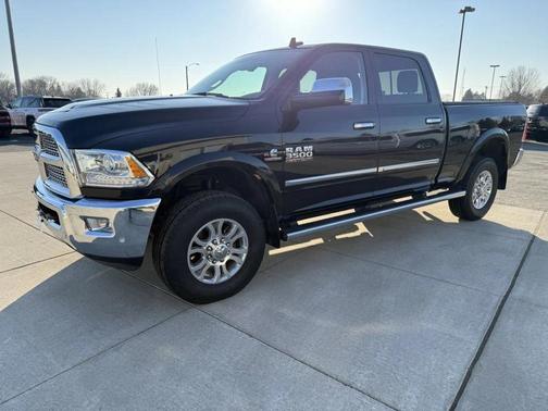 2017 RAM 3500 Laramie Crew Cab 4x4 6'4' Box