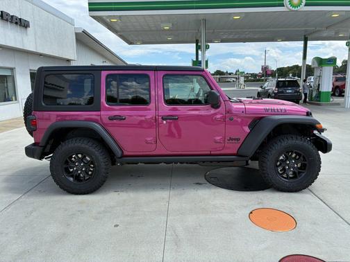 Tuscadero Pearlcoat 2026 Jeep Wrangler Willys