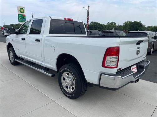 2022 RAM 3500 Tradesman Crew Cab 4x4 6'4' Box