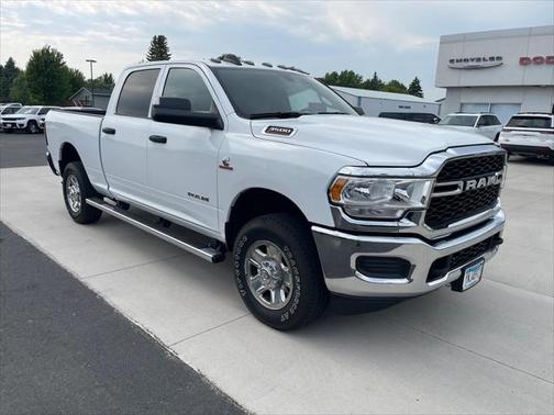 2022 RAM 3500 Tradesman Crew Cab 4x4 6'4' Box