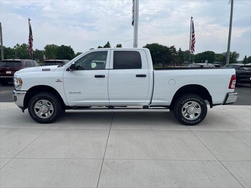 2022 RAM 3500 Tradesman Crew Cab 4x4 6'4' Box