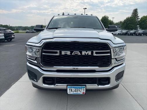 2022 RAM 3500 Tradesman Crew Cab 4x4 6'4' Box