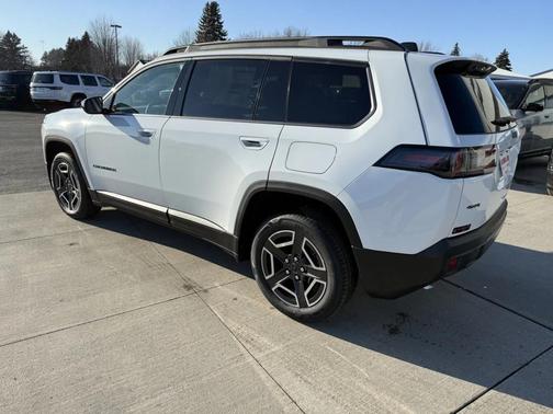 2026 Jeep Cherokee Laredo 4x4