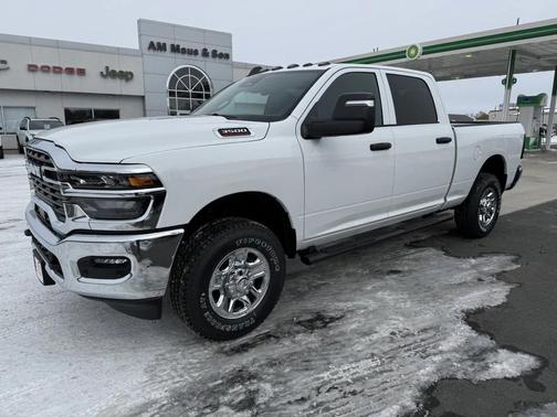 2026 RAM 3500 Tradesman Crew Cab 4x4 6'4' Box