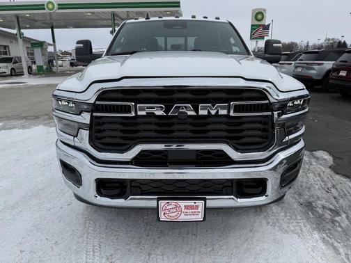 2026 RAM 3500 Tradesman Crew Cab 4x4 6'4' Box