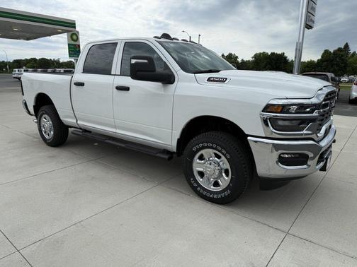 Bright White Clearcoat 2026 RAM 3500 Tradesman Crew Cab 4x4 6'4' Box