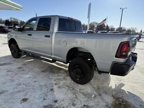 2026 RAM 2500 Tradesman Crew Cab 4x4 6'4' Box