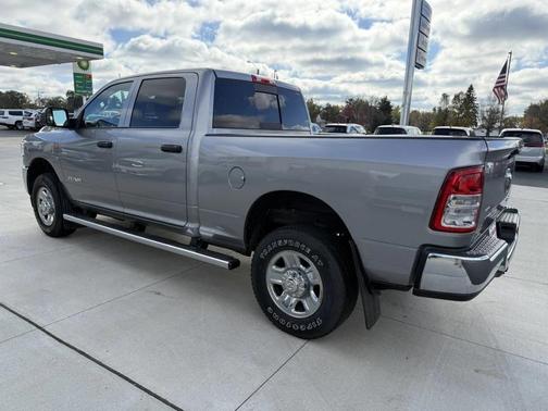 2019 RAM 2500 Tradesman Crew Cab 4x4 6'4' Box