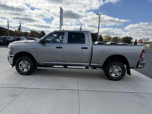 2019 RAM 2500 Tradesman Crew Cab 4x4 6'4' Box