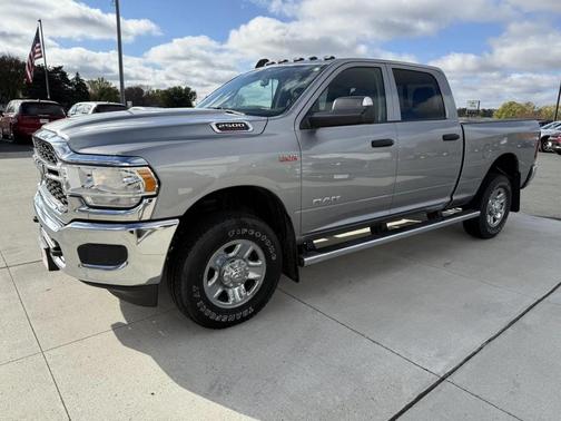 2019 RAM 2500 Tradesman Crew Cab 4x4 6'4' Box
