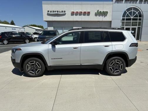Silver Zynith Clearcoat 2026 Jeep Cherokee Laredo 4x4