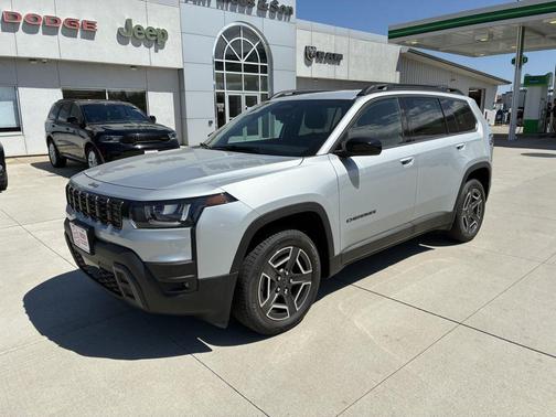 Silver Zynith Clearcoat 2026 Jeep Cherokee Laredo 4x4