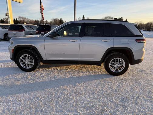 2024 Jeep Grand Cherokee Laredo