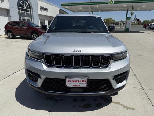 Silver Zynith 2024 Jeep Grand Cherokee Laredo