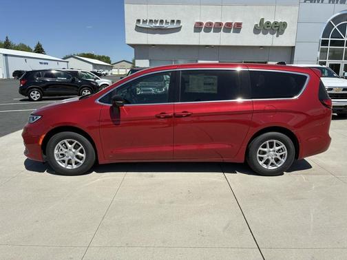 Red Hot Pearlcoat 2026 Chrysler Pacifica L