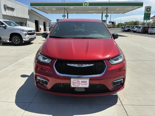 Red Hot Pearlcoat 2026 Chrysler Pacifica L