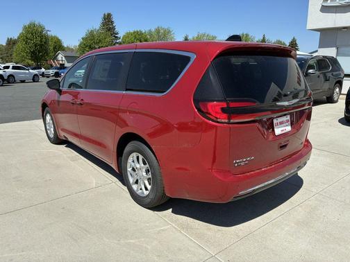 Red Hot Pearlcoat 2026 Chrysler Pacifica L