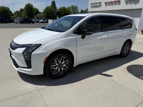 Bright White Clearcoat 2027 Chrysler Pacifica Limited