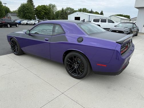 Plum Crazy Pearlcoat 2023 Dodge Challenger R/T Scat Pack