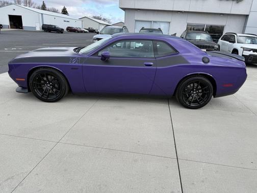 Plum Crazy Pearlcoat 2023 Dodge Challenger R/T Scat Pack