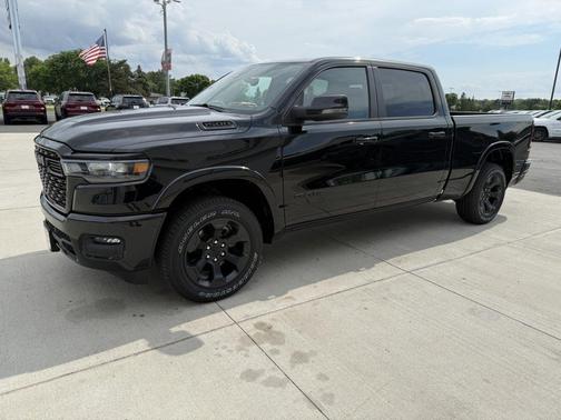 Diamond Black Crystal Pearlcoat 2026 RAM 1500 Big Horn/Lone Star
