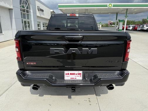 Diamond Black Crystal Pearlcoat 2026 RAM 1500 Big Horn/Lone Star