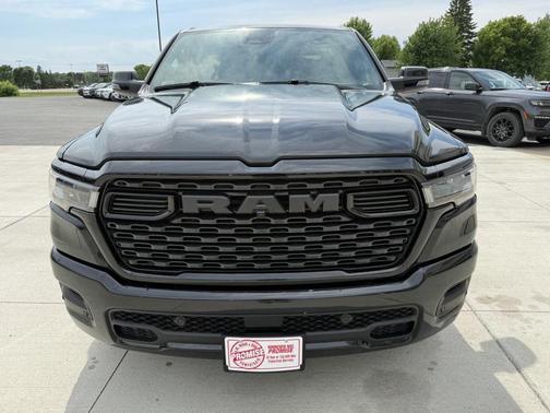 Diamond Black Crystal Pearlcoat 2026 RAM 1500 Big Horn/Lone Star