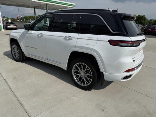 Bright White Clearcoat 2024 Jeep Grand Cherokee Summit