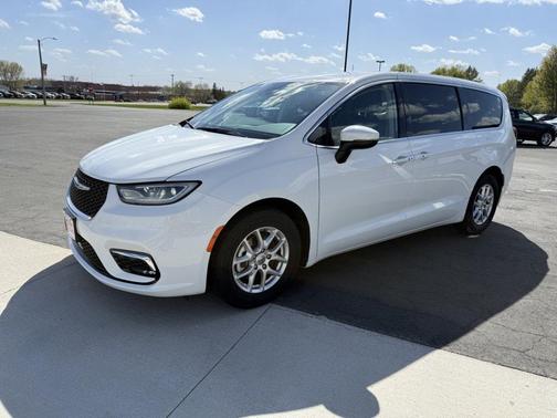 Bright White Clearcoat 2023 Chrysler Pacifica Touring L