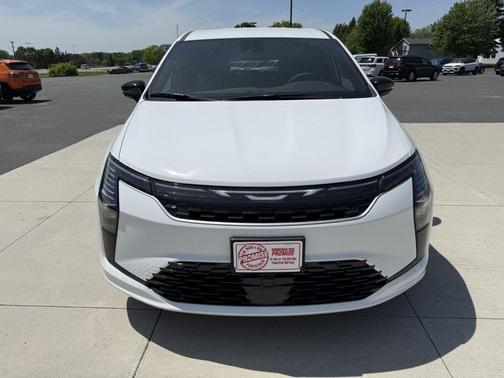 Bright White Clearcoat 2027 Chrysler Pacifica L