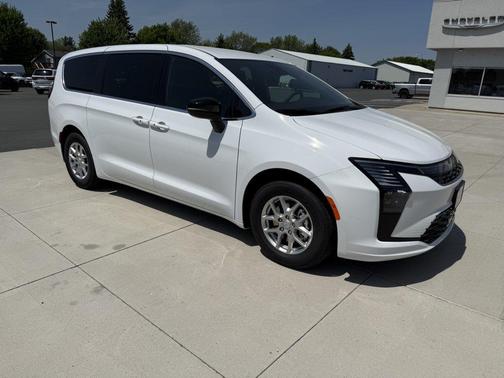 Bright White Clearcoat 2027 Chrysler Pacifica L