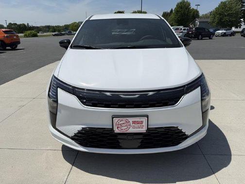 Bright White Clearcoat 2027 Chrysler Pacifica L