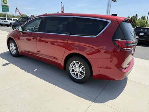 Red Hot Pearlcoat 2027 Chrysler Pacifica L