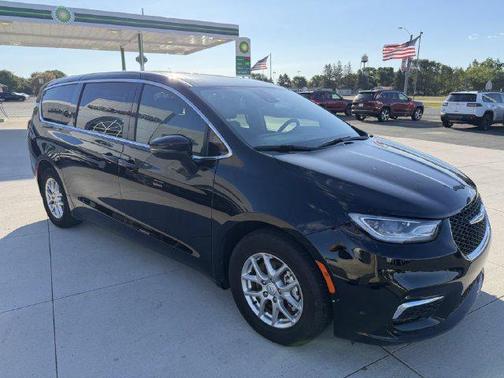Diamond Black Crystal Pearlcoat 2026 Chrysler Pacifica L