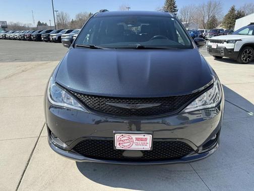 2020 Chrysler Pacifica L