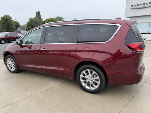 Velvet Red Pearlcoat 2021 Chrysler Pacifica Touring L